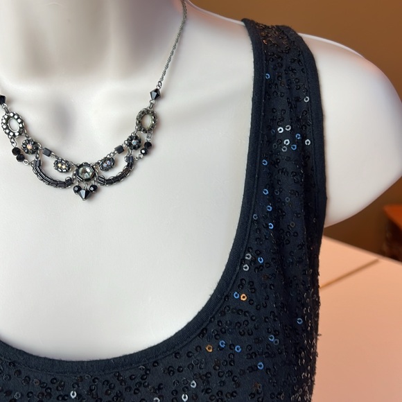 🥂🍾NEW YORK & COMPANY BLACK SEQUIN TOP SIZE SMALL🥂🍾 - Picture 6 of 13